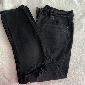 Black American Eagle ripped Mom jeans